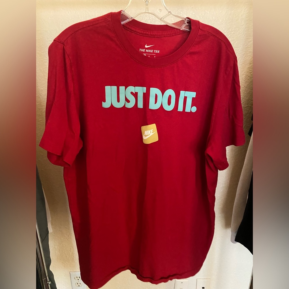 Nike mens size large t-shirt